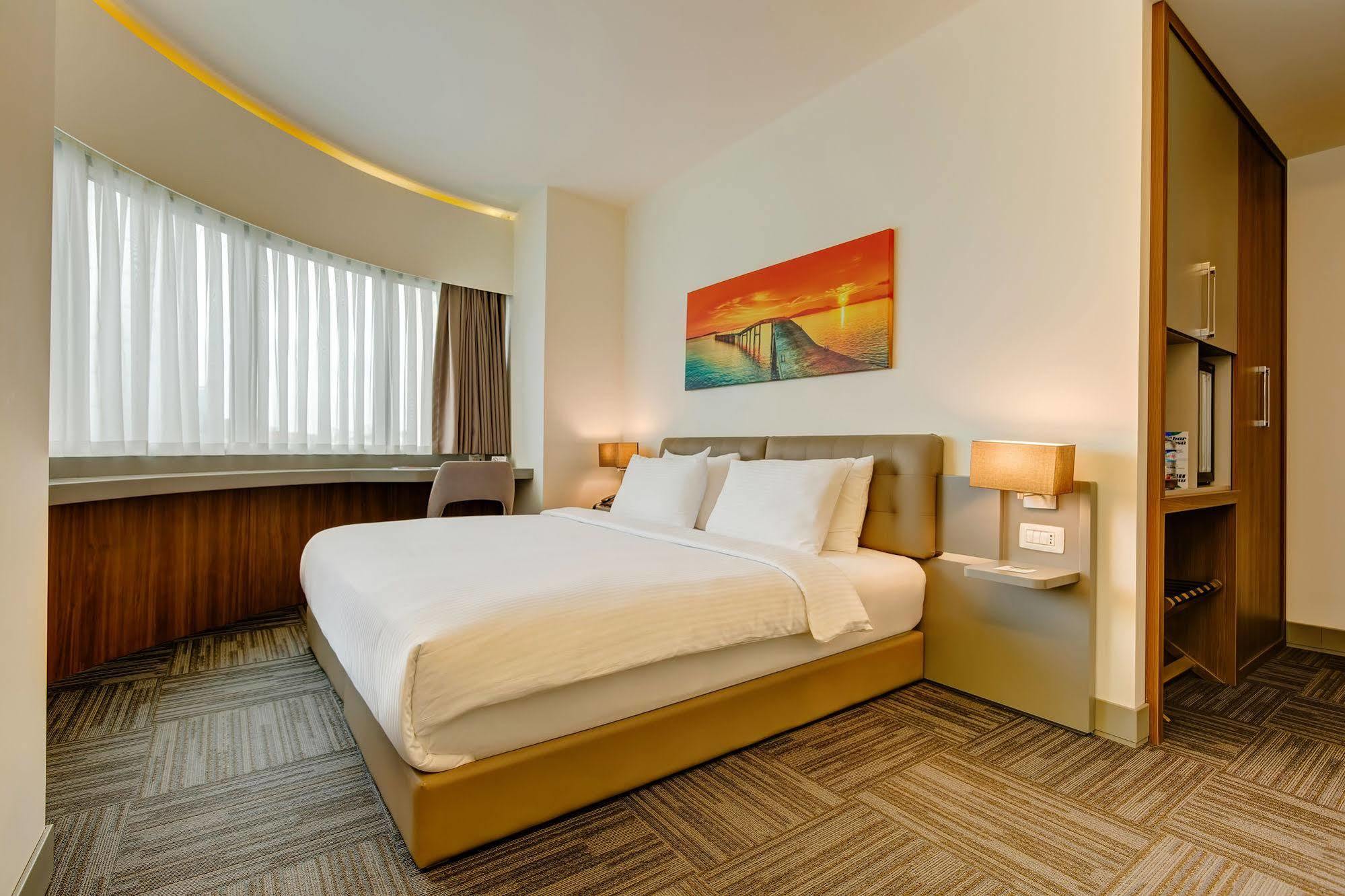 พลัส โฮเต็ล บอสตันซี อะทาเซเฮียร์ Hotel อิสตันบูล ภายนอก รูปภาพ