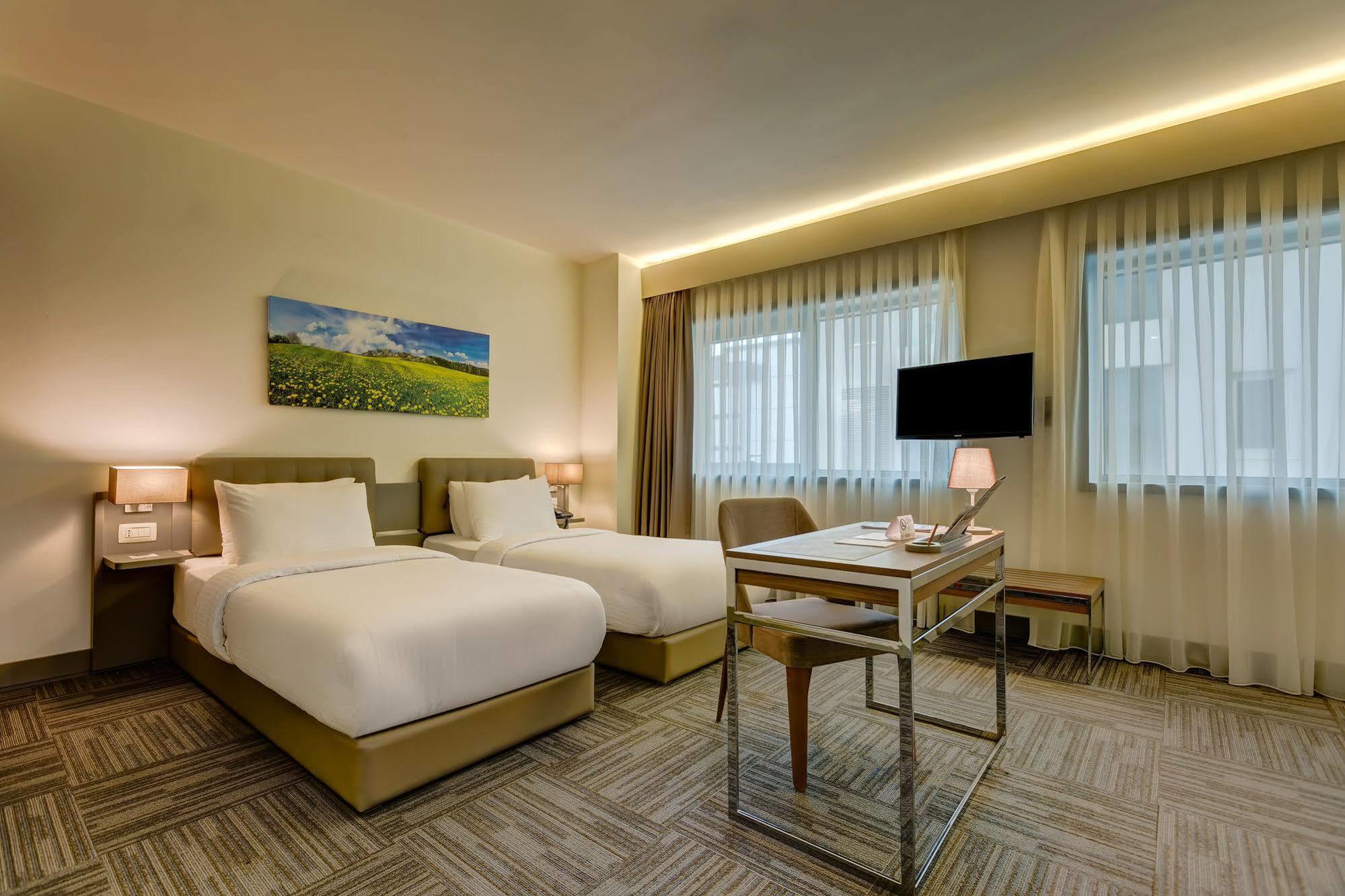 พลัส โฮเต็ล บอสตันซี อะทาเซเฮียร์ Hotel อิสตันบูล ภายนอก รูปภาพ