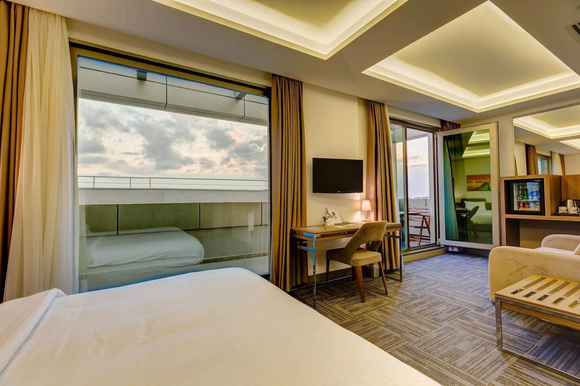 พลัส โฮเต็ล บอสตันซี อะทาเซเฮียร์ Hotel อิสตันบูล ภายนอก รูปภาพ