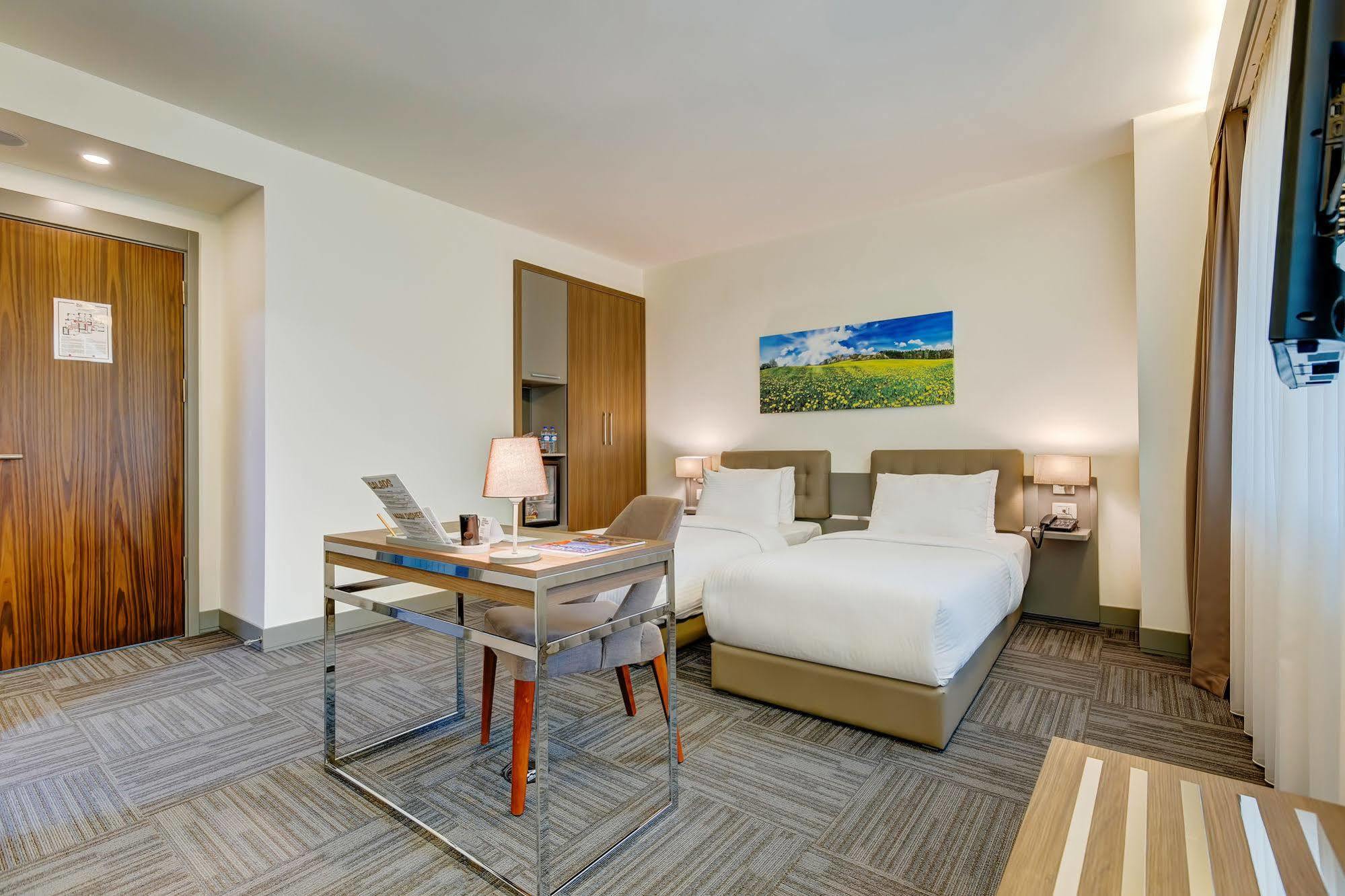 พลัส โฮเต็ล บอสตันซี อะทาเซเฮียร์ Hotel อิสตันบูล ภายนอก รูปภาพ