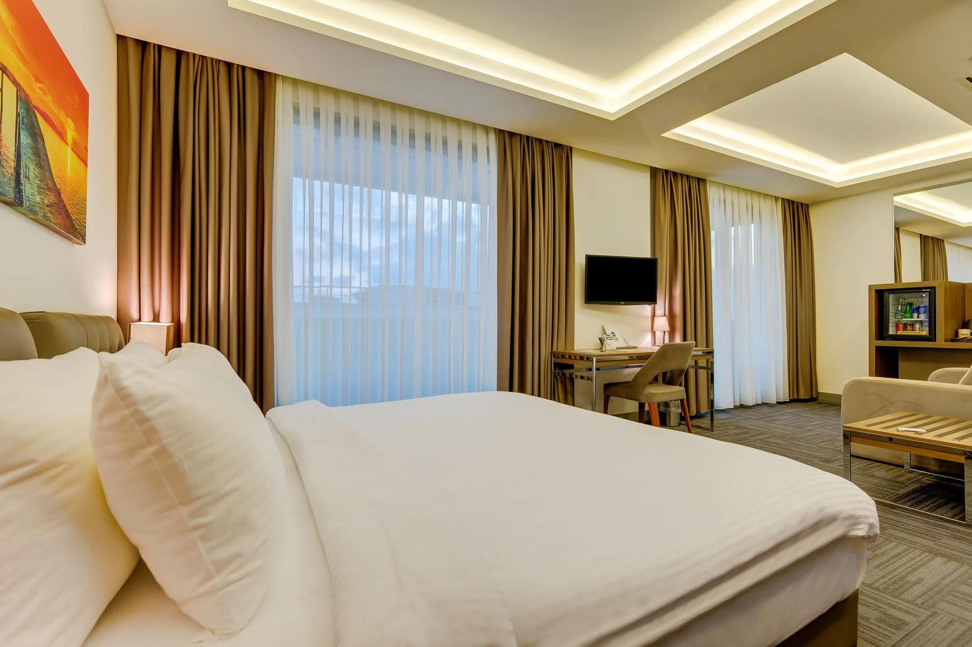 พลัส โฮเต็ล บอสตันซี อะทาเซเฮียร์ Hotel อิสตันบูล ภายนอก รูปภาพ