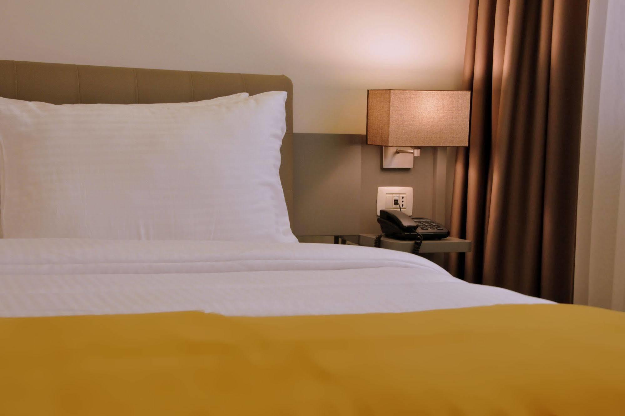 พลัส โฮเต็ล บอสตันซี อะทาเซเฮียร์ Hotel อิสตันบูล ภายนอก รูปภาพ